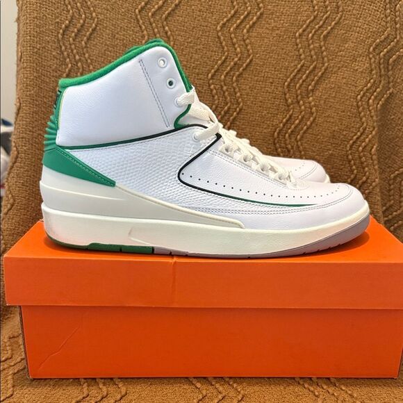 Jordan Sneakers White and Green - Picture 2 of 11
